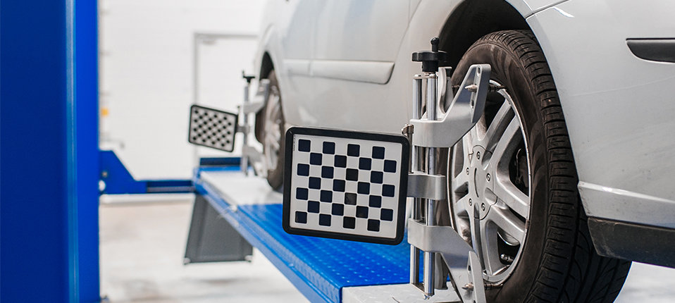 Vehicle having its wheels aligned - Mobile Wheel Alignment